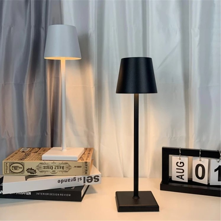 Aluminium Oxidation Alloy Indoor Outdoor Hotel Decorative Cordless Lampara De Escritorio LED Dining Rechargeable Table Lamp with USB Touch Brightness Dimming