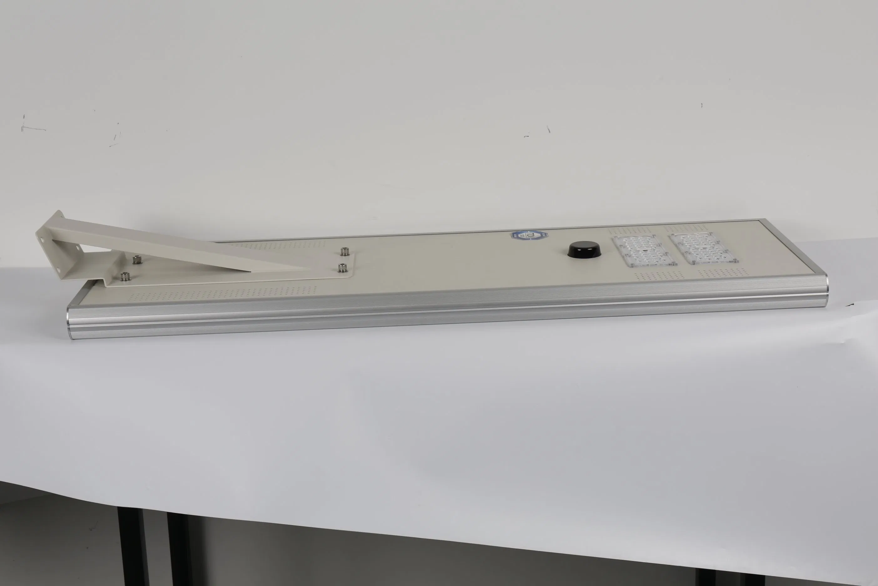 50W All in One Solar LED Street/Highway/Garden Light with 6000lm and LiFePO4 Lithium Battery