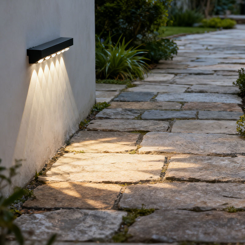 Outdoor Solar LED Wall Light IP65 Waterproof up &amp; Down Luminous Solar Powered Wall Lamp for Garden Villa