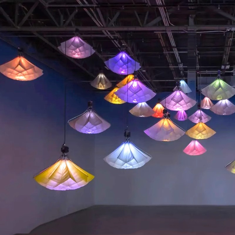 Large Electric Flowers LED Open and Close Lighting Automatically Mechanical Kinetic Lifting Flower Electrical Chandelier