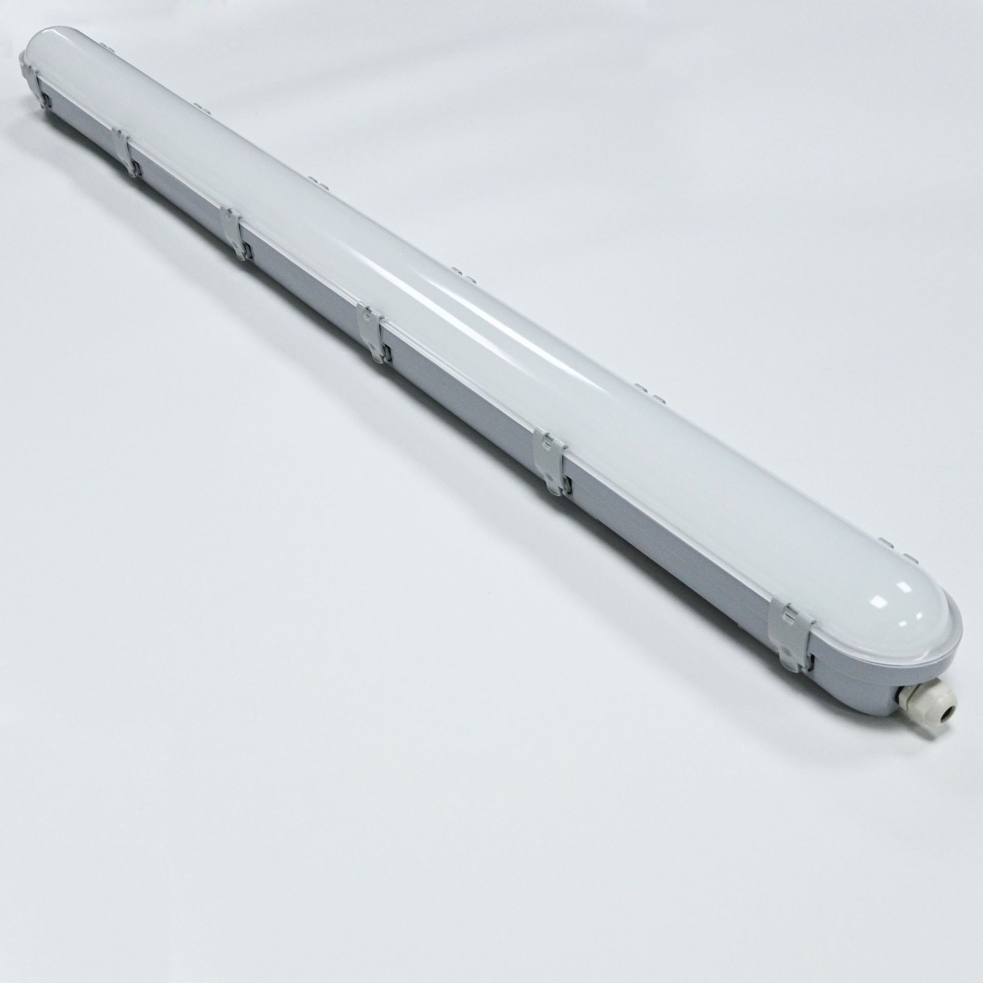 High Lumen 60cm 120cm Tri Proof Light Vapor Tight IP65 Waterproof 2ft 4ft Batten Led Ra80 6000K 40W 30000 Hours Warehouse