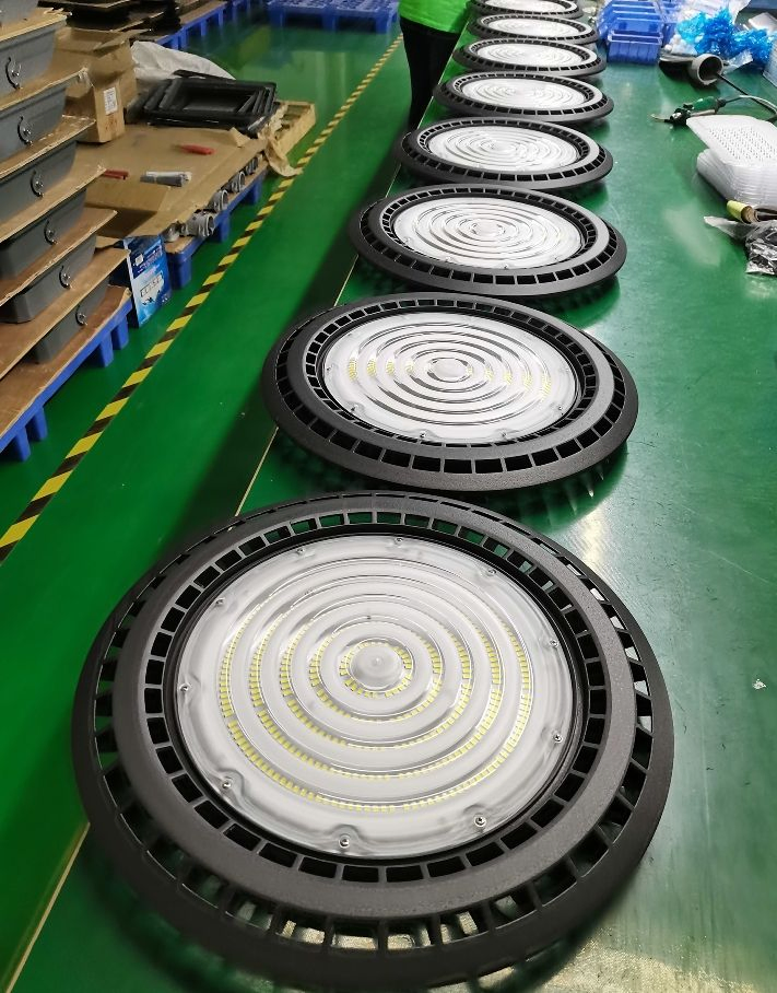 100W-240W Range IP65 Waterproof for Industrial Warehouse Sports Stadiums Durable Aluminum Commercial UFO High Bay LED Lamp