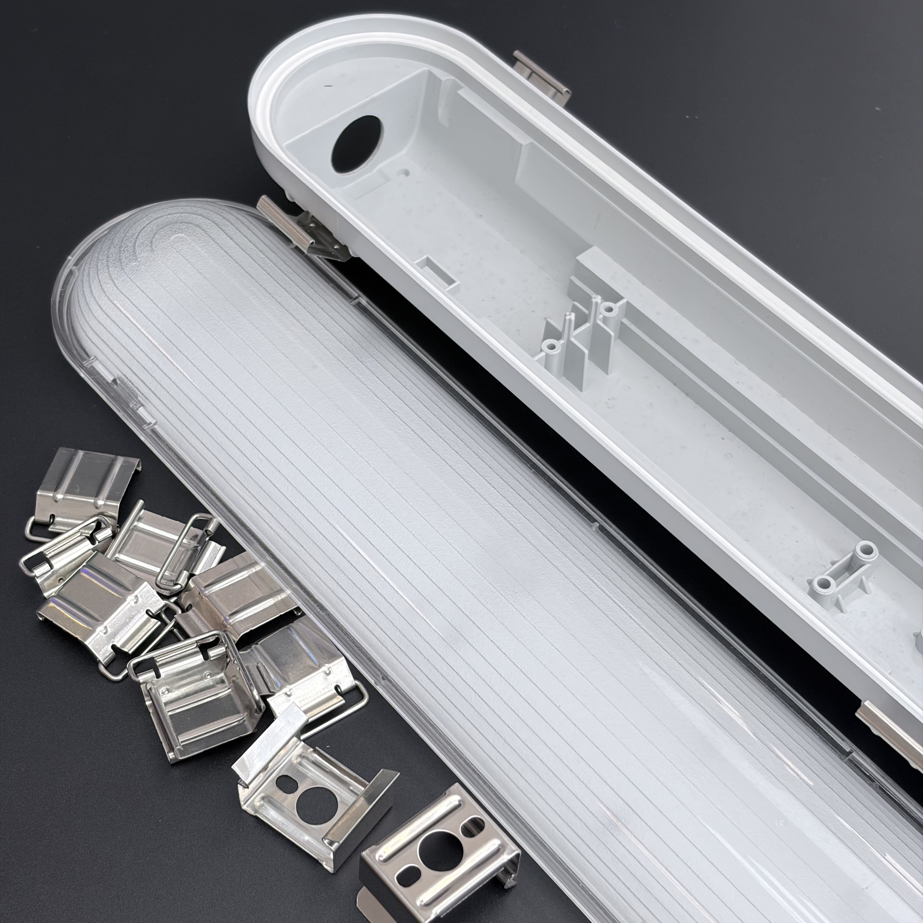 Commercial Industrial LED Tri-proof Light UGR<25 150lm/w 17W/32W/52W Anti Glare IP65 Supermarket Linkable