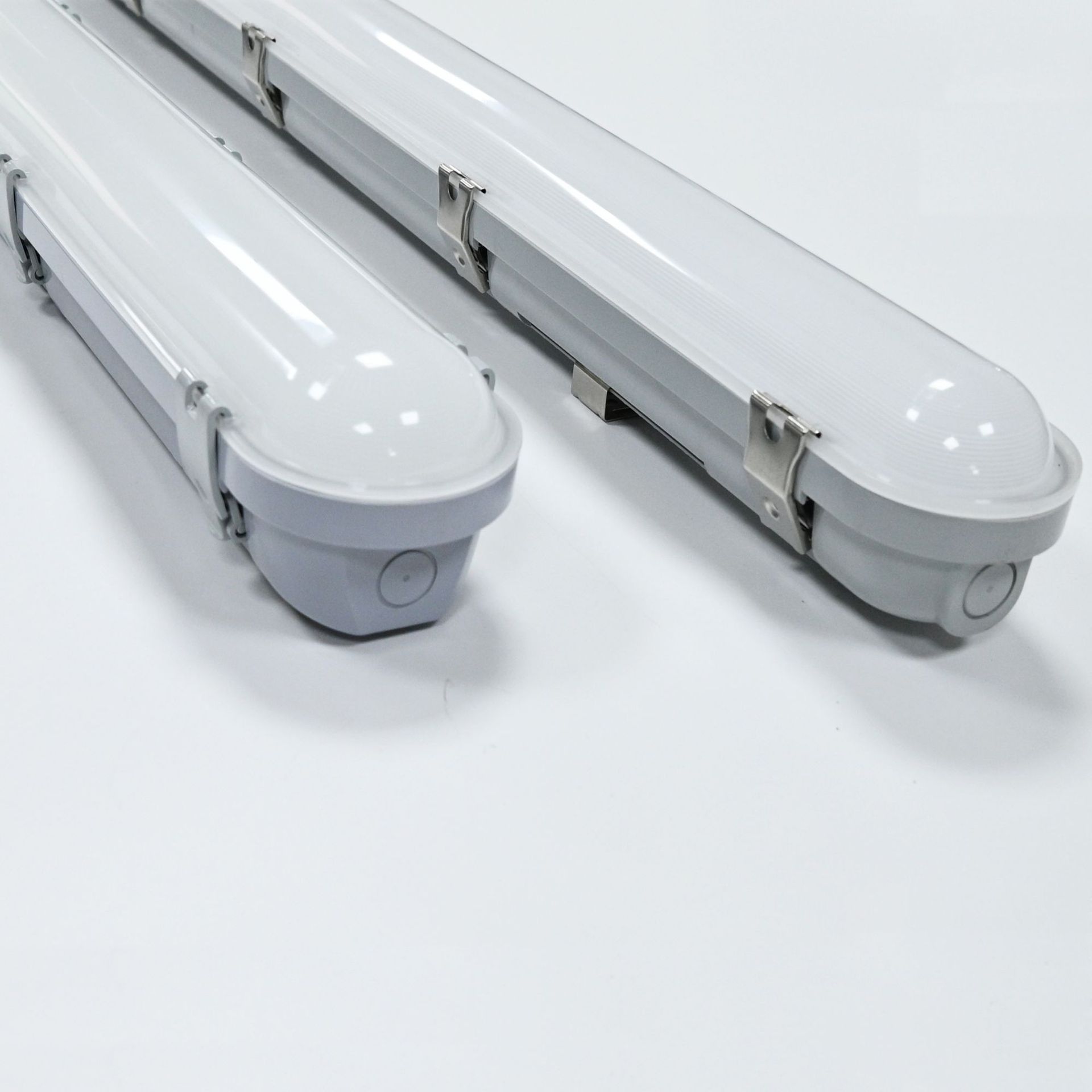 High Lumen 60cm 120cm Tri Proof Light Vapor Tight IP65 Waterproof 2ft 4ft Batten Led Ra80 6000K 40W 30000 Hours Warehouse