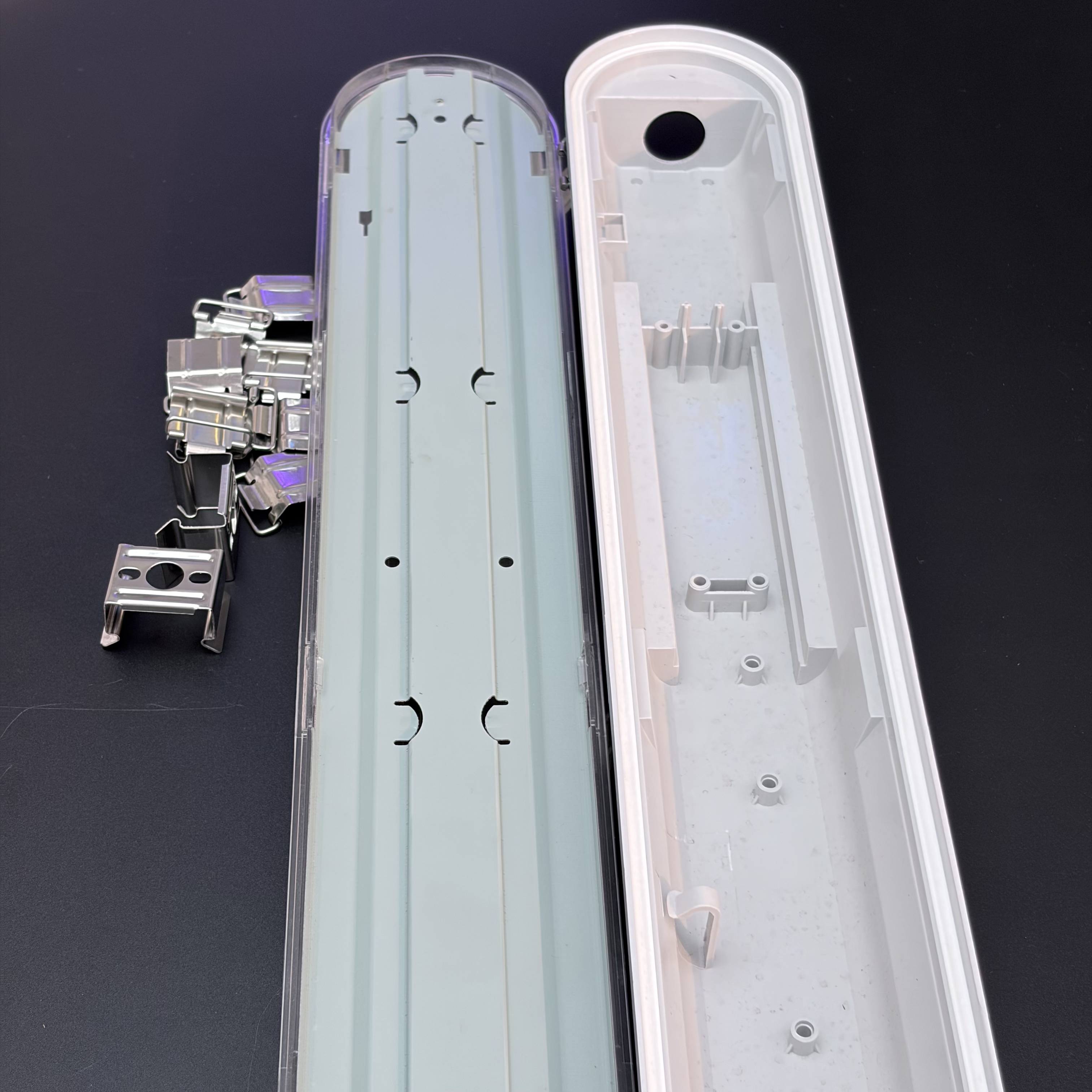 Commercial Industrial LED Tri-proof Light UGR<25 150lm/w 17W/32W/52W Anti Glare IP65 Supermarket Linkable