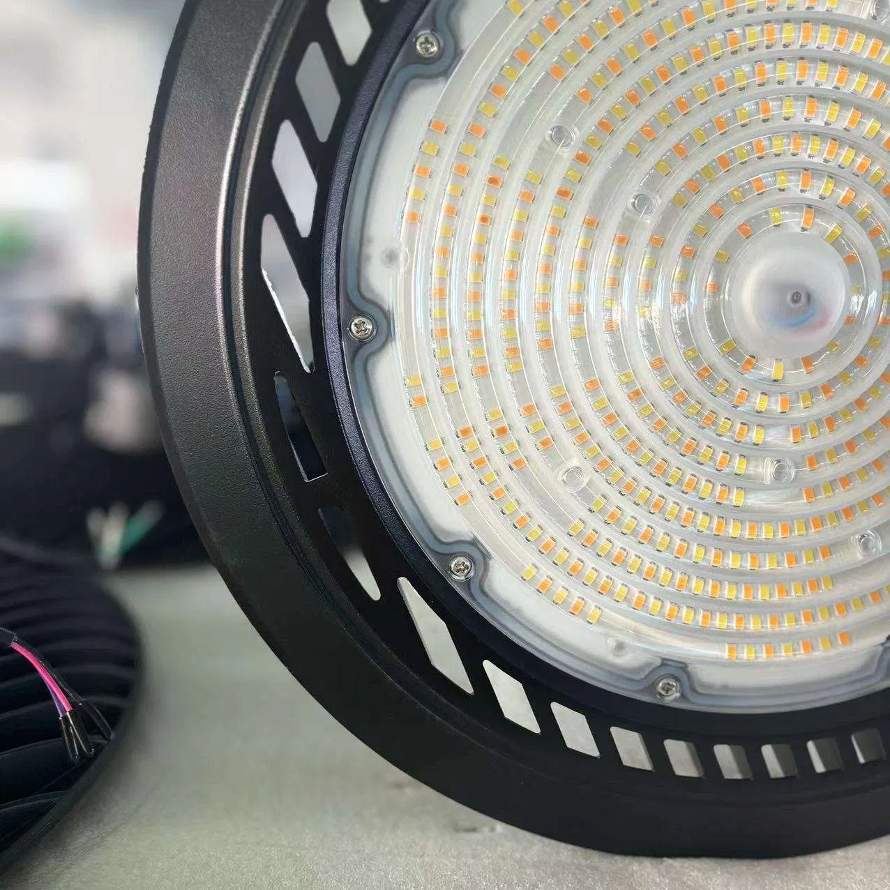 100W-240W Range IP65 Waterproof for Industrial Warehouse Sports Stadiums Durable Aluminum Commercial UFO High Bay LED Lamp