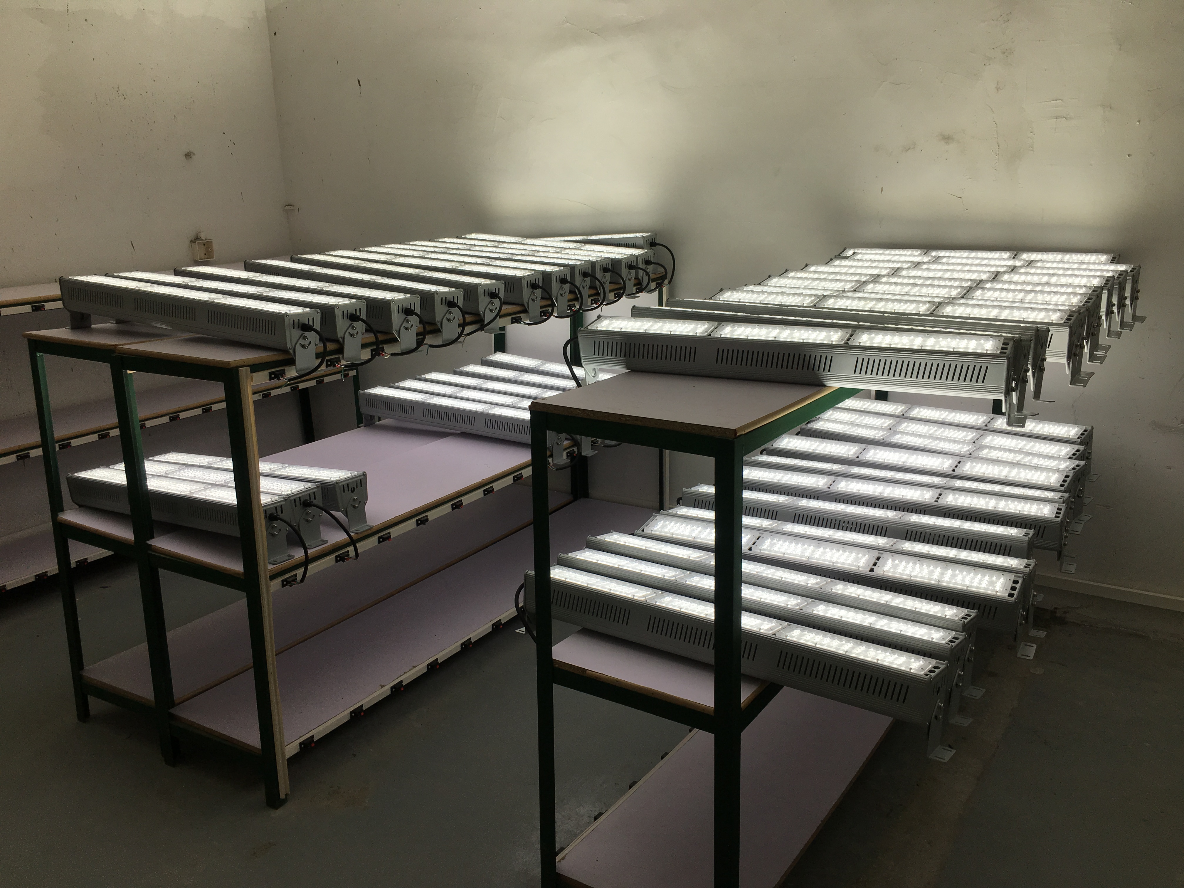 150W LED Linear high bay light in testing