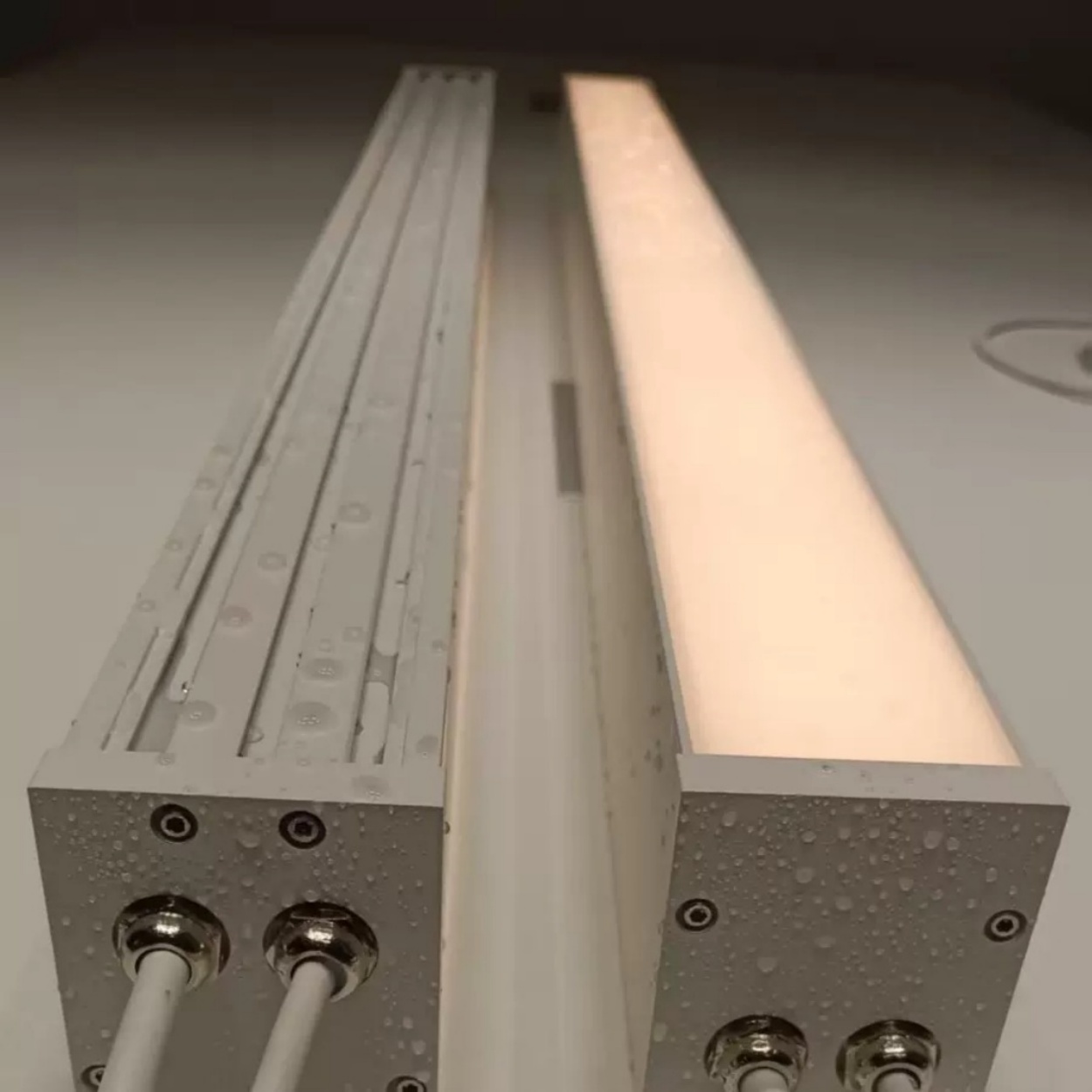 Warehouse Batten Tri Proof Light Anti Glare IP67 Waterproof LED Linear Tri-Proof Light for Corridor