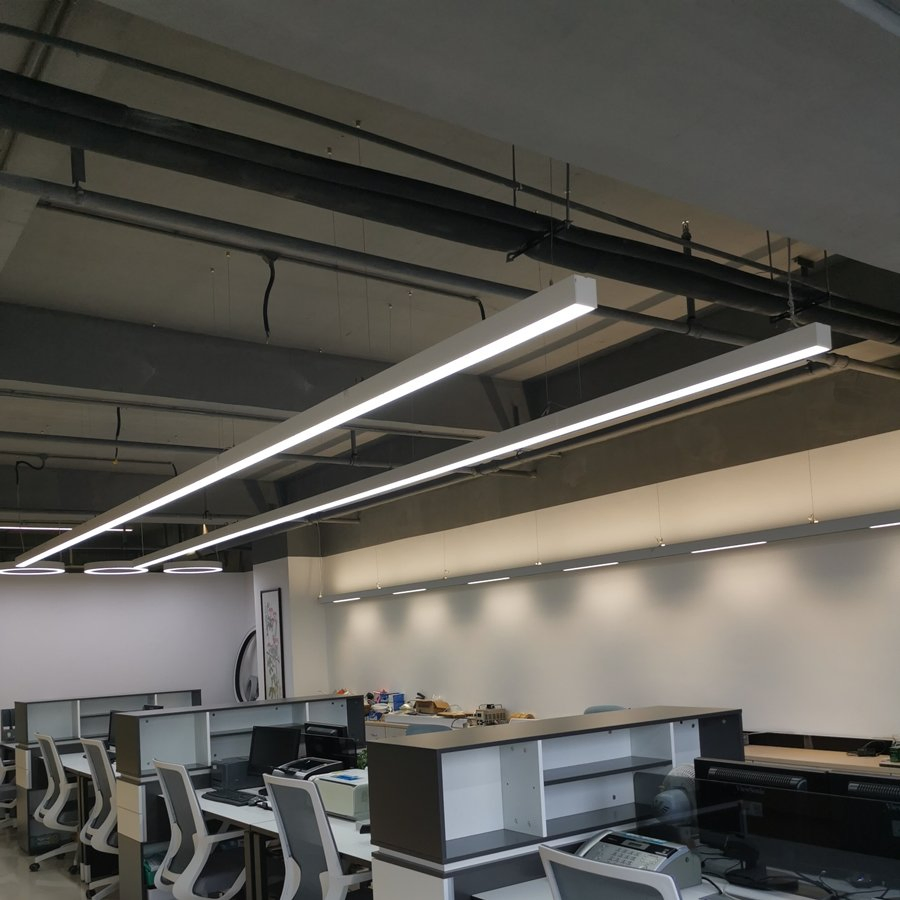 White 7575b 1800mm 60W 0-10V Dim Prismatic Low Ugr LED Linear Light