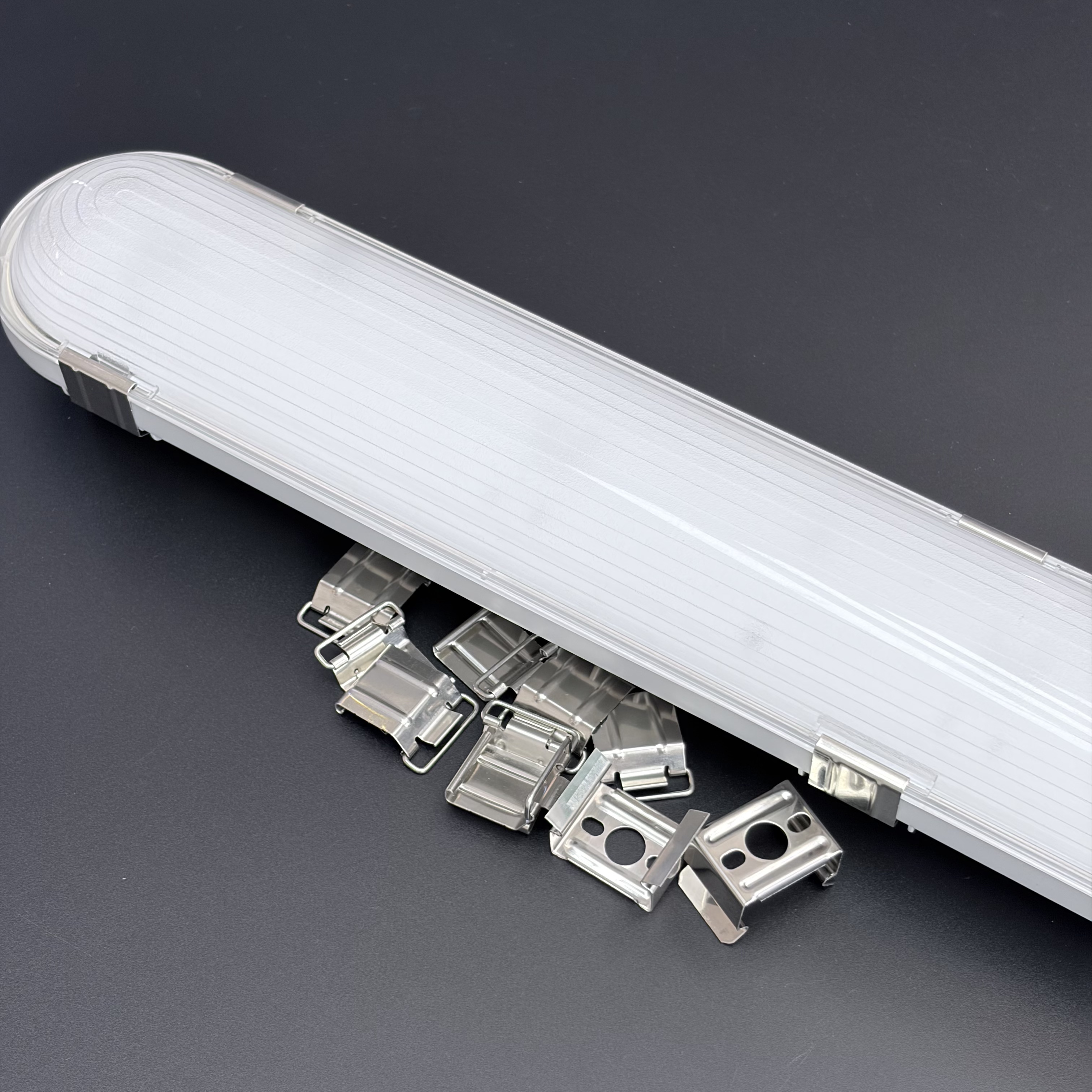 Commercial Industrial LED Tri-proof Light UGR<25 150lm/w 17W/32W/52W Anti Glare IP65 Supermarket Linkable
