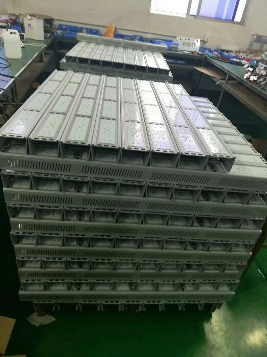 200W LED Linear high bay Light in production
