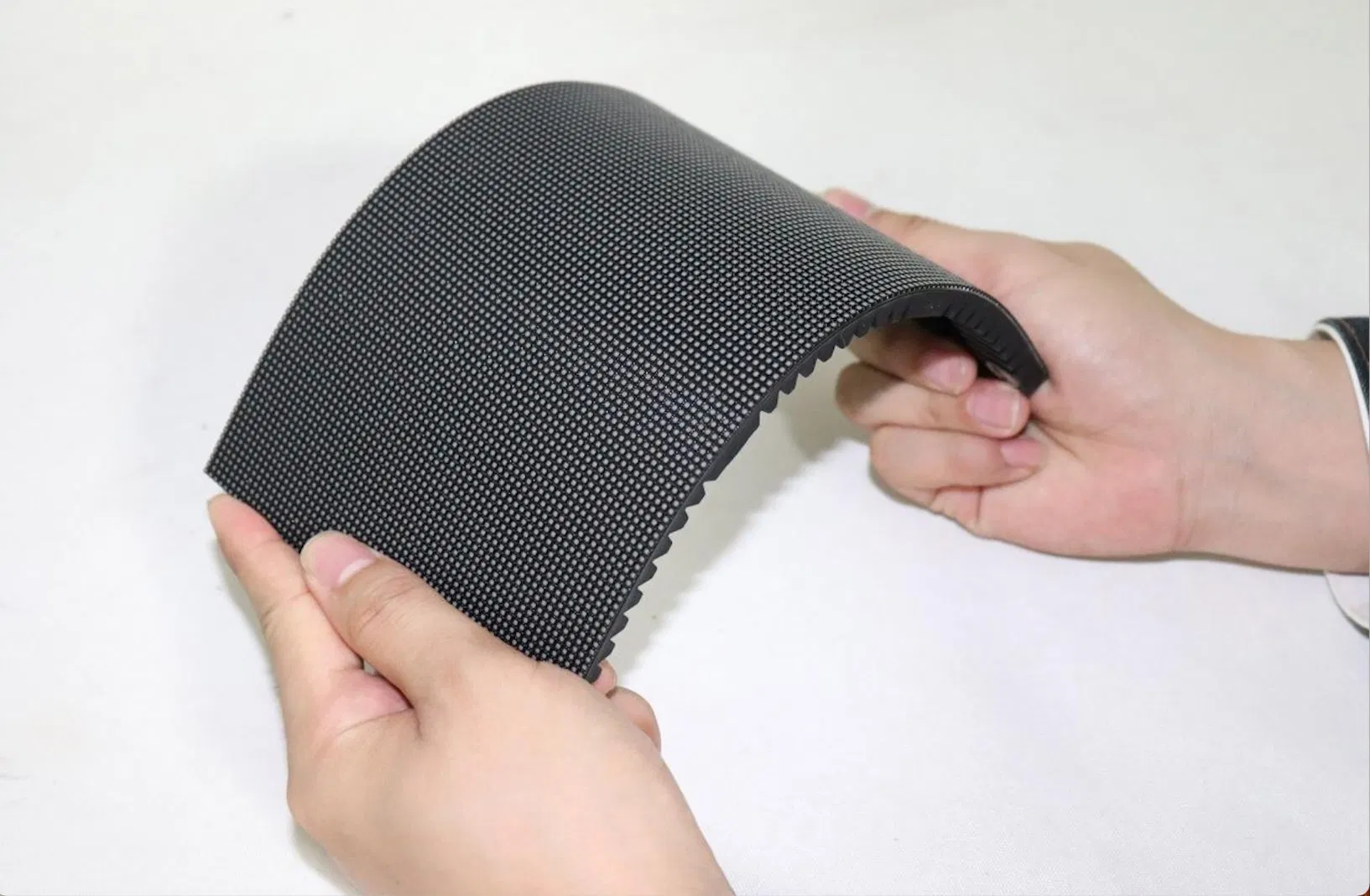 P2.5 Indoor Cylindrical Curved Flexible Pillar Column LED Billboard Display Videoscreen for Advertising