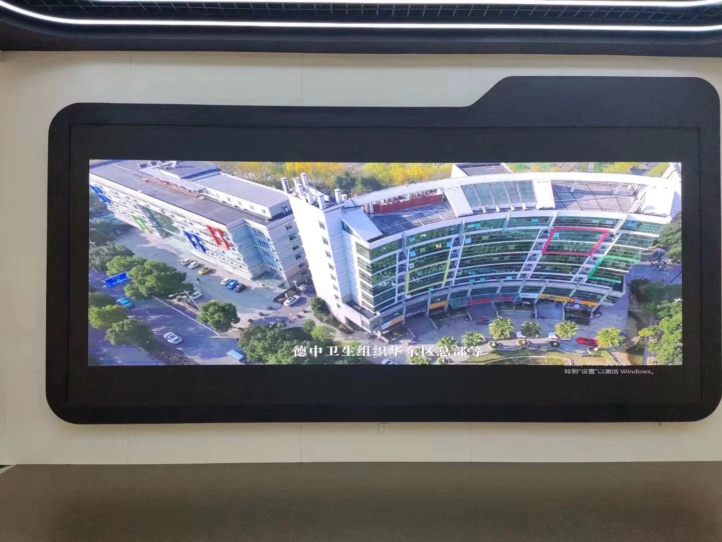 P2.976 Indoor Advertising Front Service Floor Standing Full Color Digital LED Display