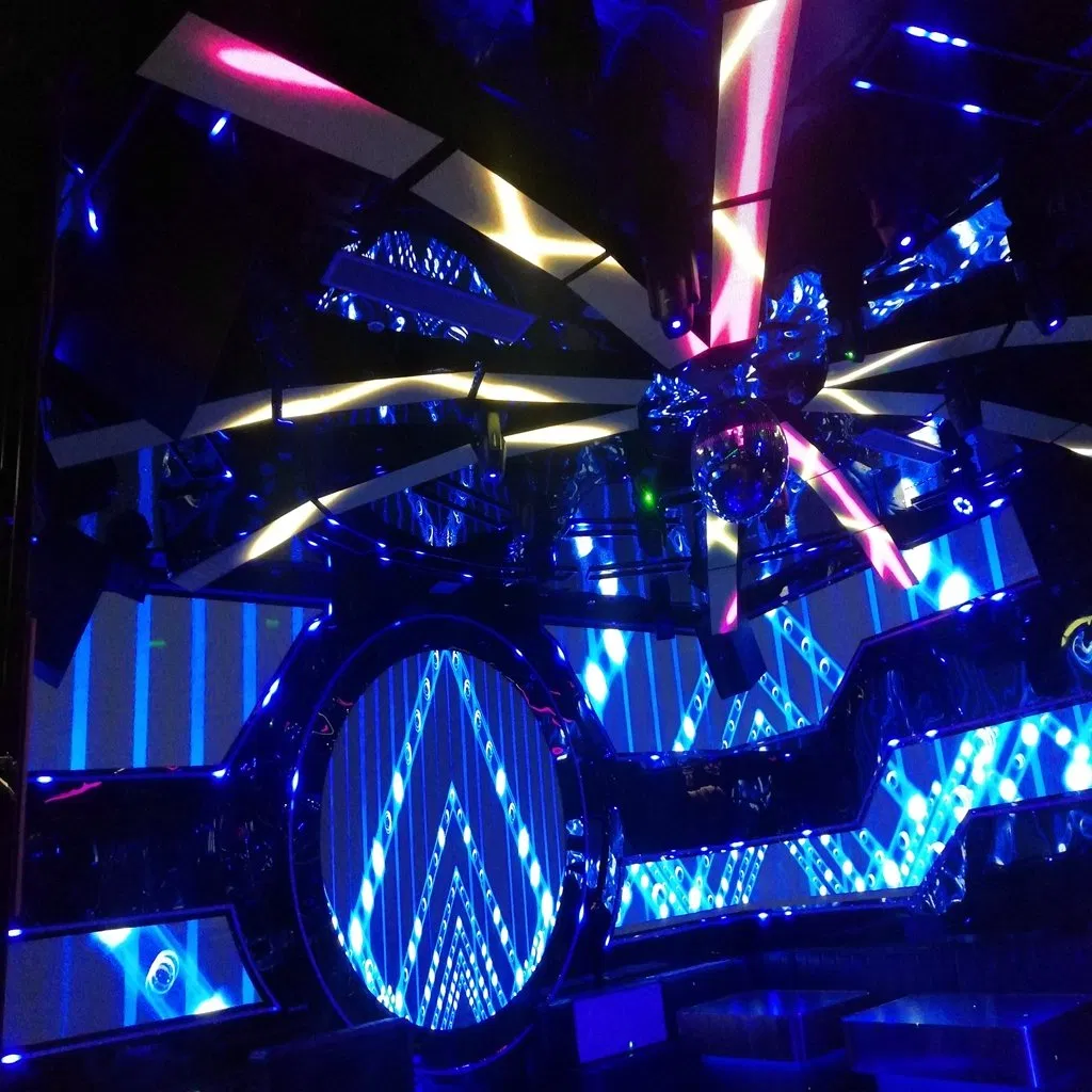 P8 Creative Advertisement Releases a Circular Cube Cylinder Curve RGB Indoor Spherical Circular LED Display