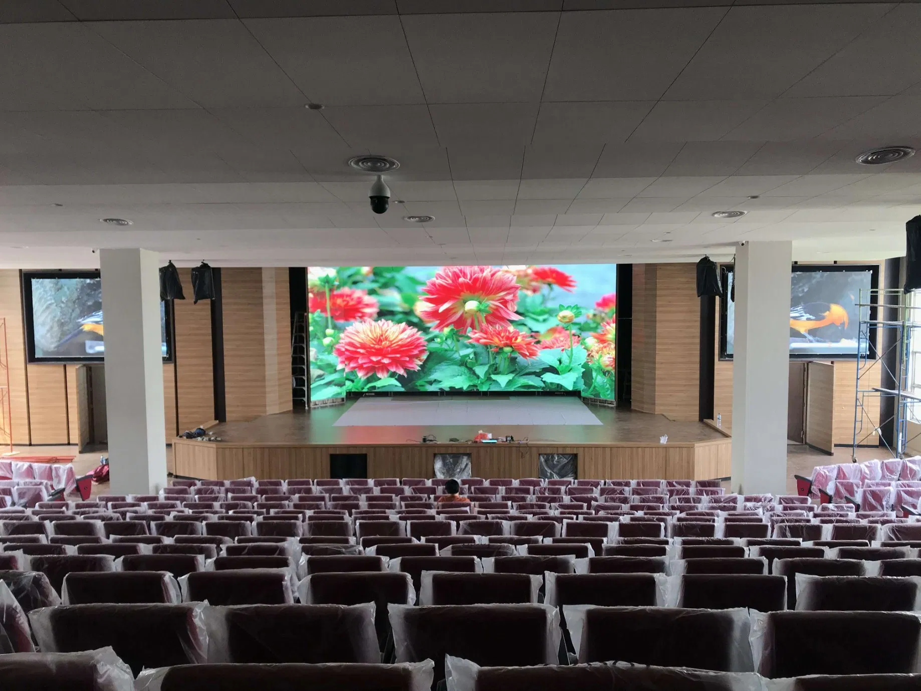 HD Full Color LED Video Wall Display Panel Indoor P2 Flexible LED Screen