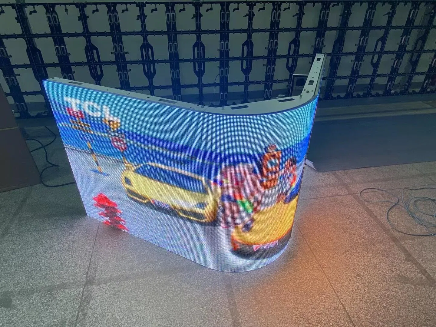 P8 Nationstar LEDs Energy-Saving 7680Hz Refresh Rate 16bit Grey Levels Front Service Light Weight LED Display