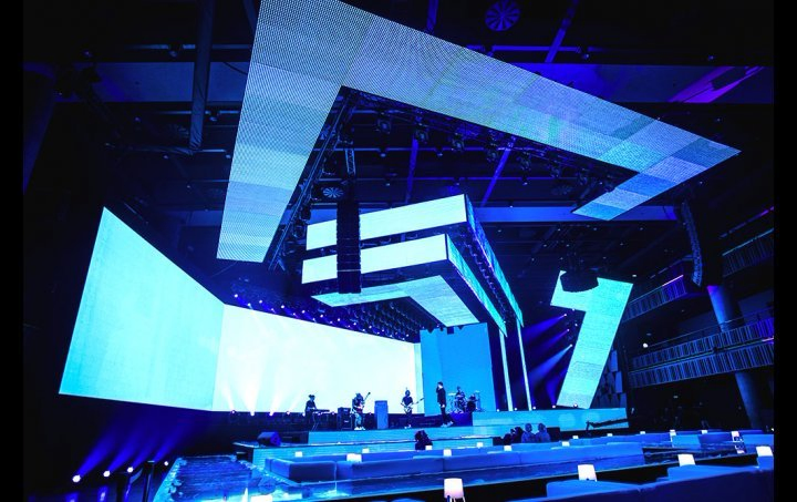 Indoor Advertising Stage Perimeter Full-Color LED Display P1.5 Module Curtain Sign