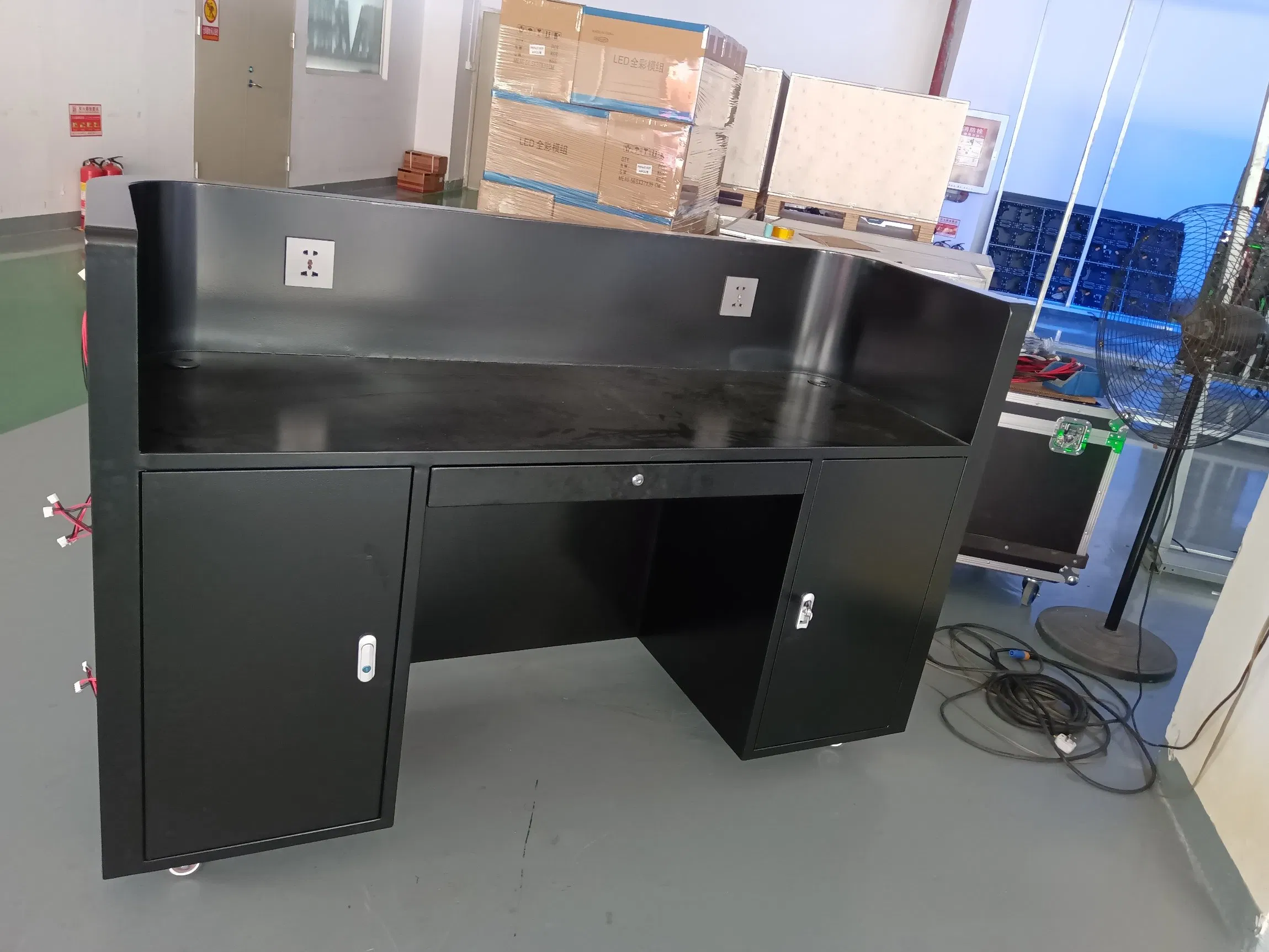 CE FCC Aprobado P2.0 Escritorio de Recepción LED Móvil para Interior