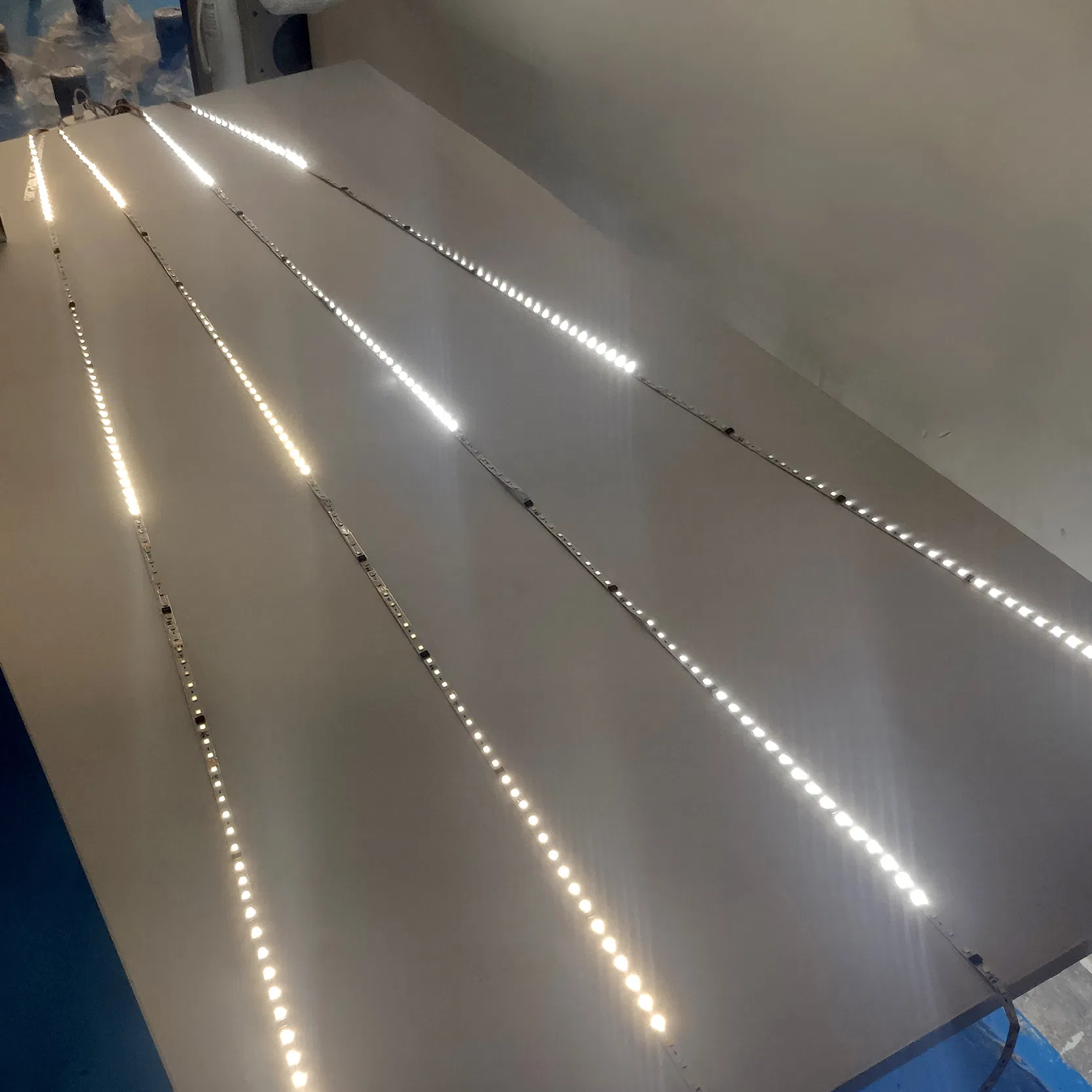 New Arrival SMD2835 High CRI Slim Width 10mm 24V Low Voltage 120LEDs/M Decorative Design LED Light Water Flow Strip