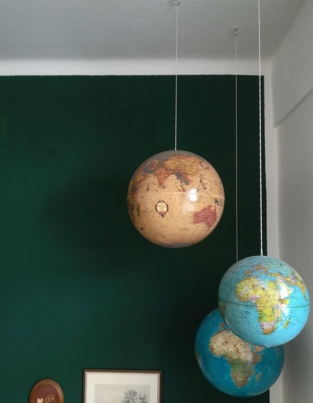 Creative World Globe LED Pendant Light Ball Chandeliers Ceiling Light Fitting for Boy and Girl Bedroom Chandeliers Restaurant Decor Hanging Lamp