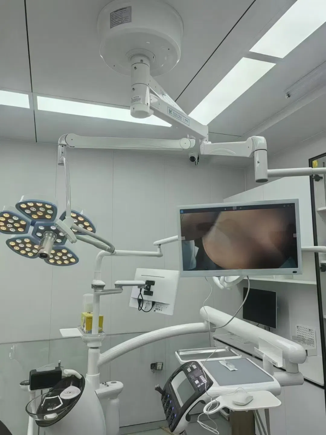 700 Flower Type Single Dome LED Ceiling Surgical Light LED Operating Light or Lights