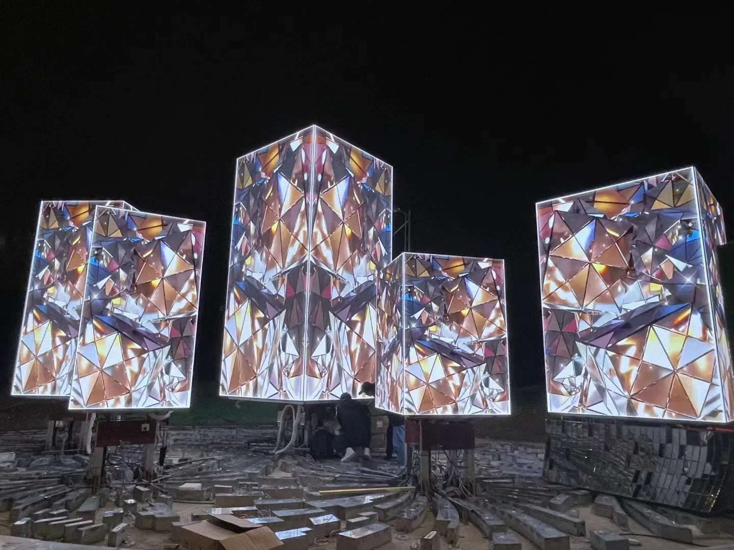 Indoor Small Pitch LED Display with Very High Resolution and High Performance for Digital Signage and Commercial Displays, etc.