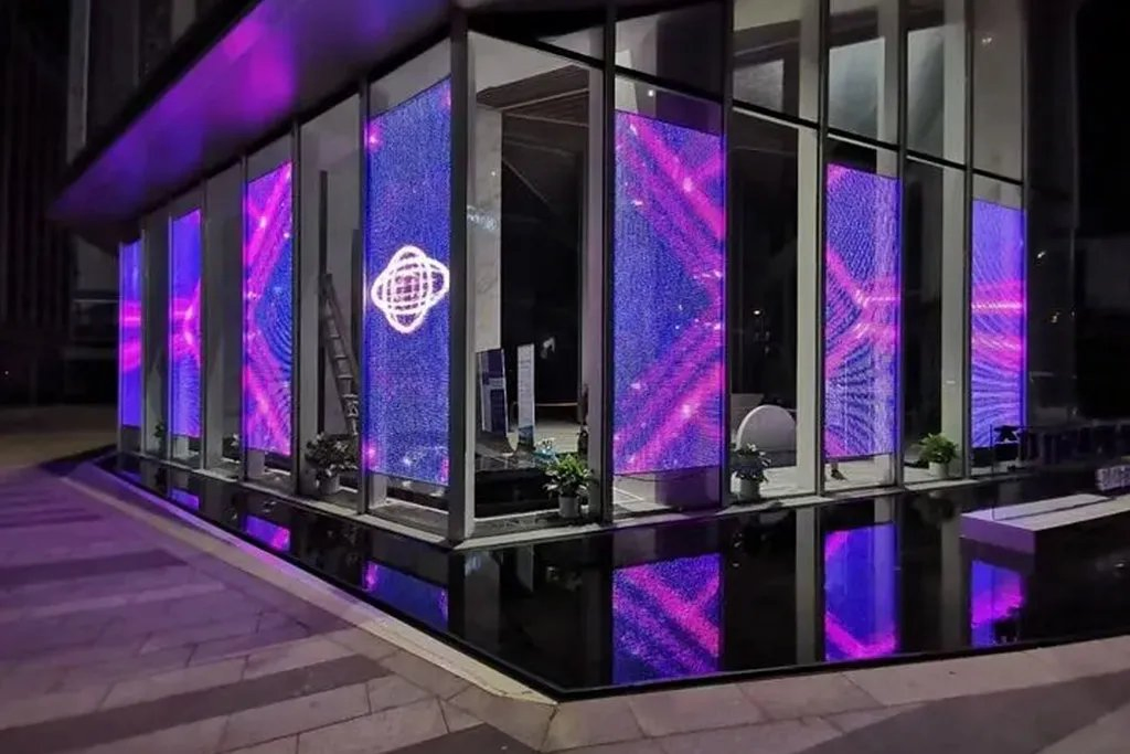 P3.9-7.8mm Indoor Semi-Outdoor High Brightness Advertising LED Transparent LED Screens Transparent Display