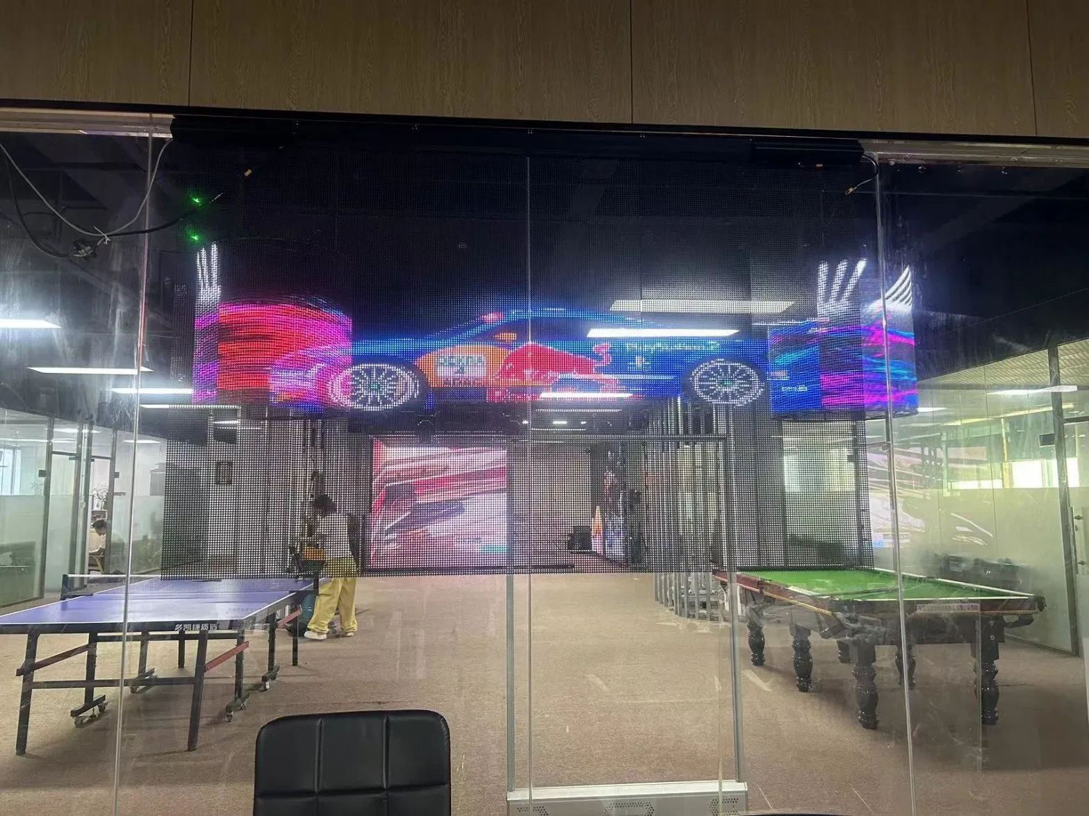 Flexible Transparent Indoor LED Display with Lightweight High Resolution &amp; Versatile Shapes for Cinema