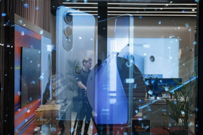 High Permeability High Resolution High Brightness Advertising Pantalla LED Video Wall Flexible Film Transparent Screen for Automobile 4s Store