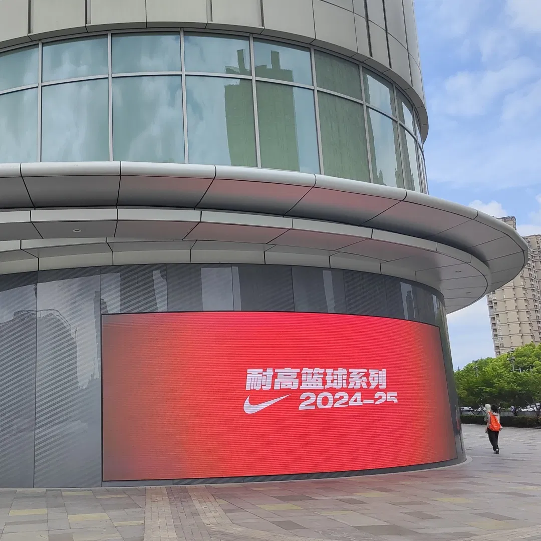 Curved LED Outdoor Advertising Display Screen for Maximum Visibility