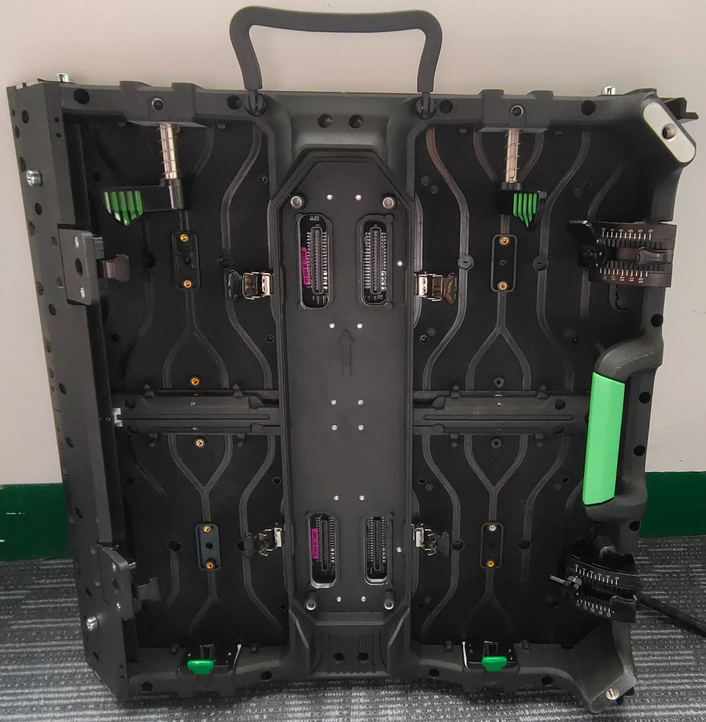 Indoor and Outdoor Full Colour P3.9 LED Display Screen for Rental