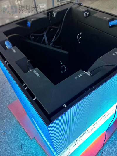 Right Angle P4 Outdoor LED Display 90degree Corner Commercial Advertising LED Advertising Screen