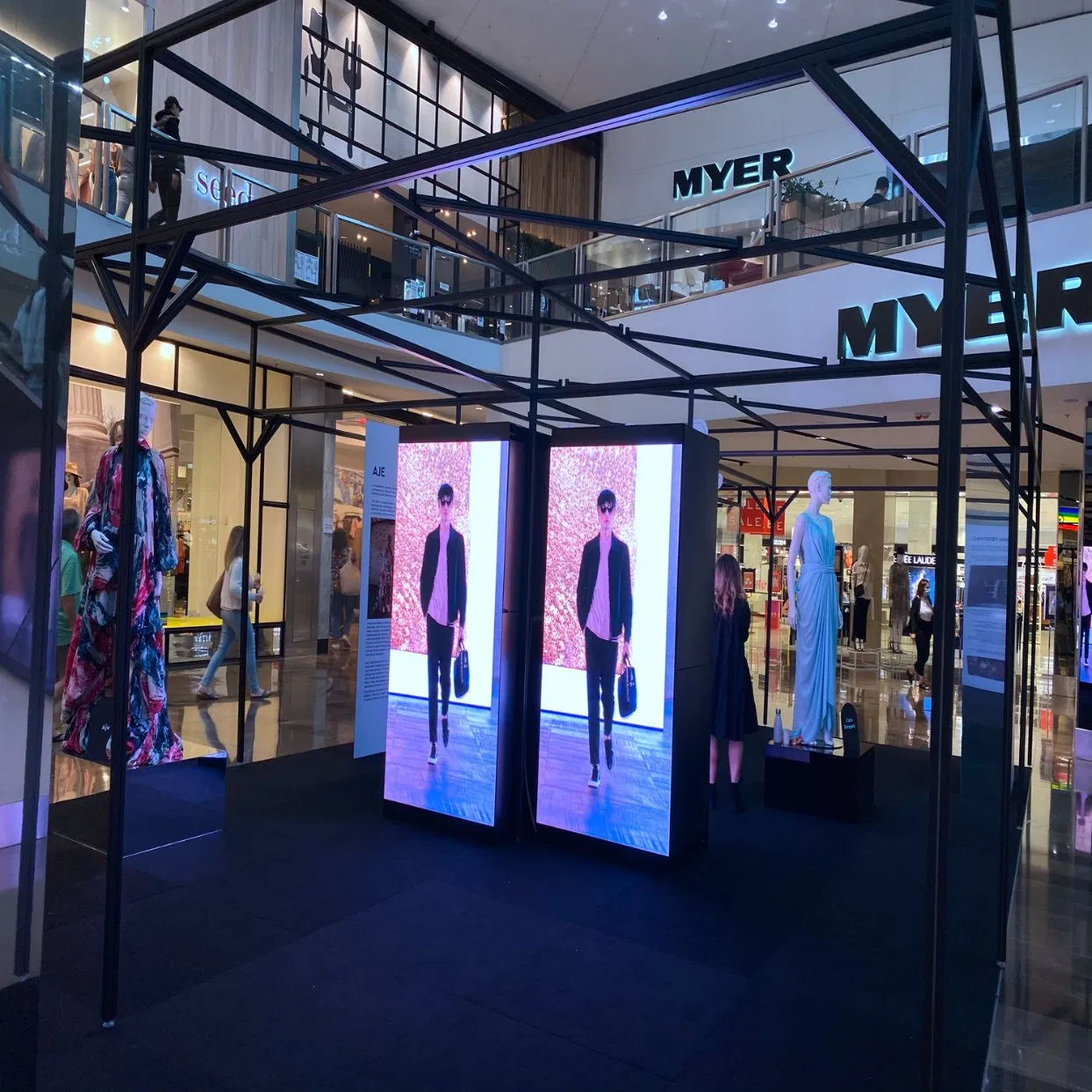 HD Small Pixel Pitch P2.5 P2.976 P3.91 P4.81SMD Rental Stage Screens Video Wall Signs Digital Indoor LED Display Panel for Sale