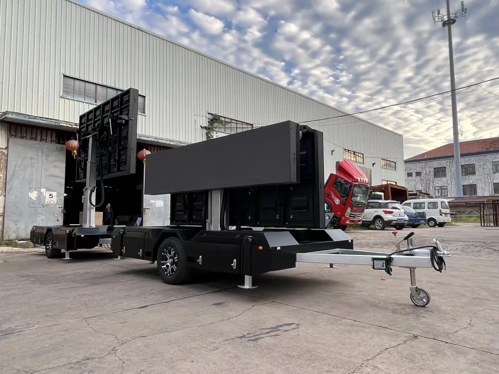 P8 Custom Outdoor Truck Trailer LED Screen Display Mobile Trailer Screen Panel LED Sign Screen Solar Cell Option