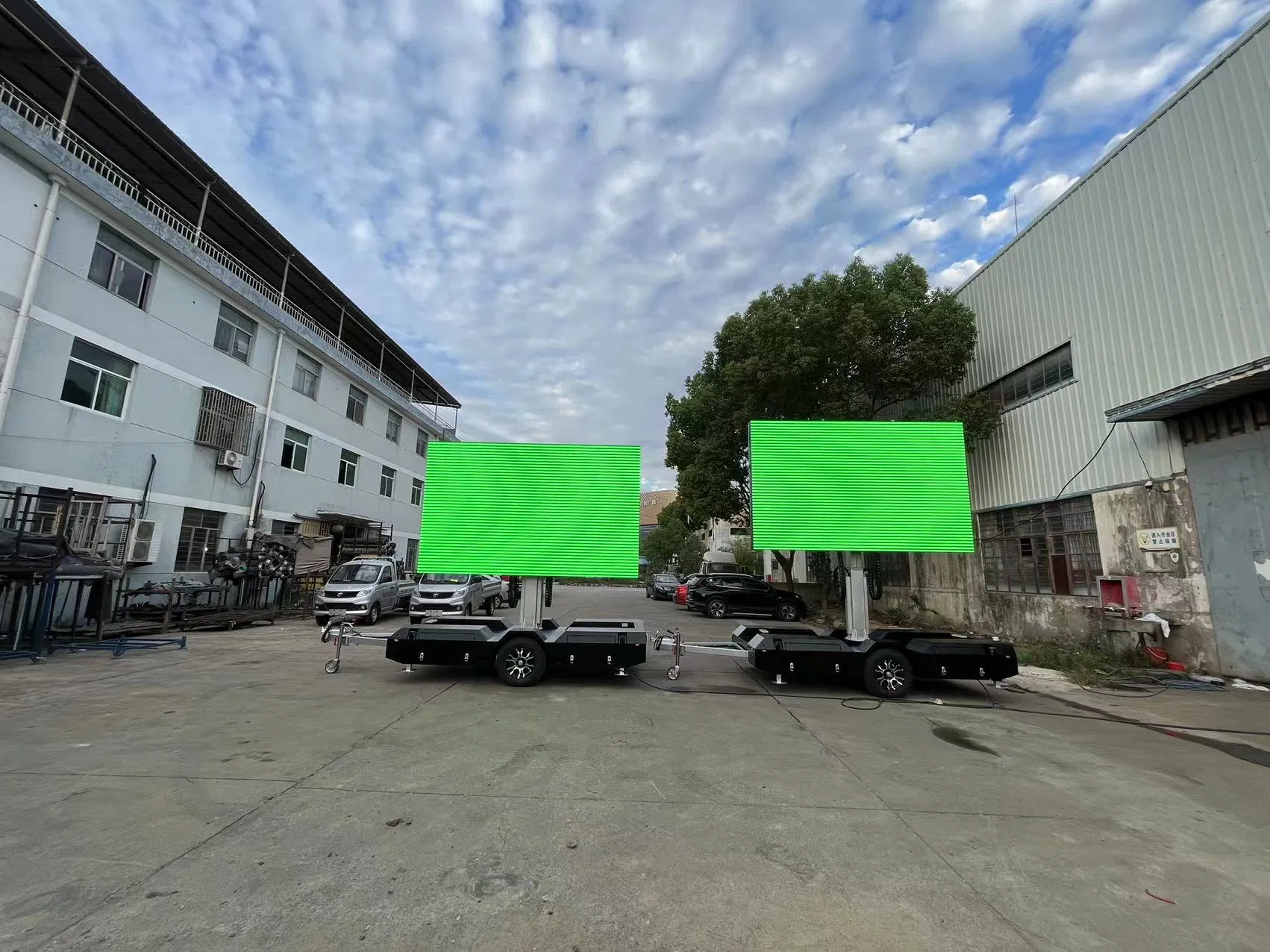 P8 Custom Outdoor Truck Trailer LED Screen Display Mobile Trailer Screen Panel LED Sign Screen Solar Cell Option