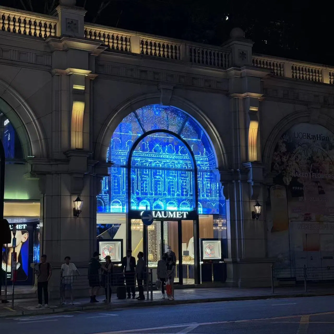 China Full Color HD Advertising Curtain Window Screen Panel P3.91-7.81 Transparent LED Display