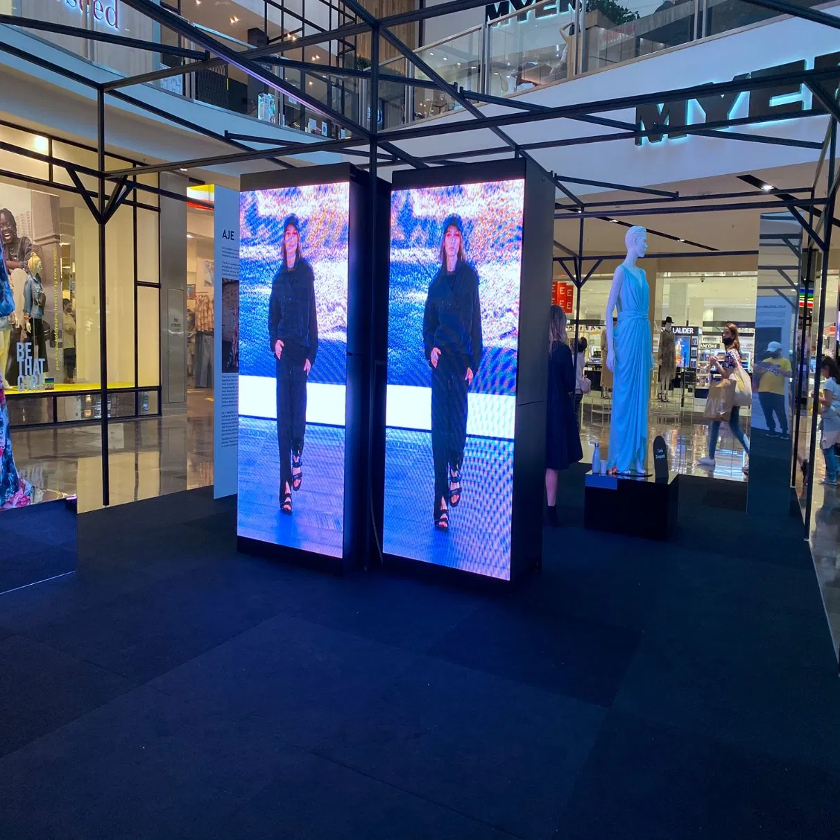 HD Small Pixel Pitch P2.5 P2.976 P3.91 P4.81SMD Rental Stage Screens Video Wall Signs Digital Indoor LED Display Panel for Sale