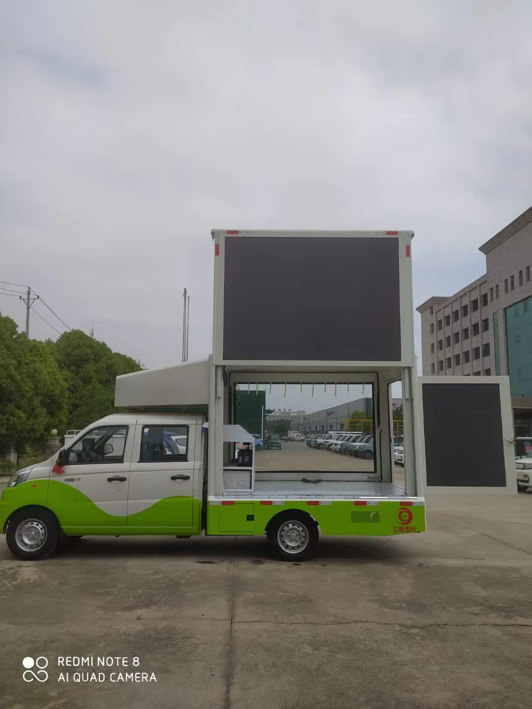 Outdoor Small Mobile Waterproof Advertising Full Color P5 Video LED Billboard Display on The Truck