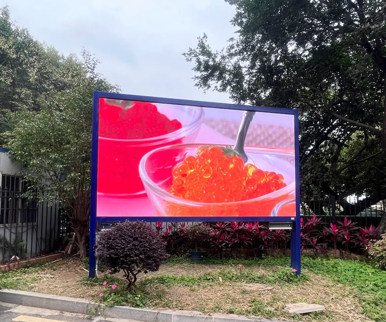 Full Color LED Screen Waterproof Outdoor LED Display 3D Billboard 3-5 Years Warranty