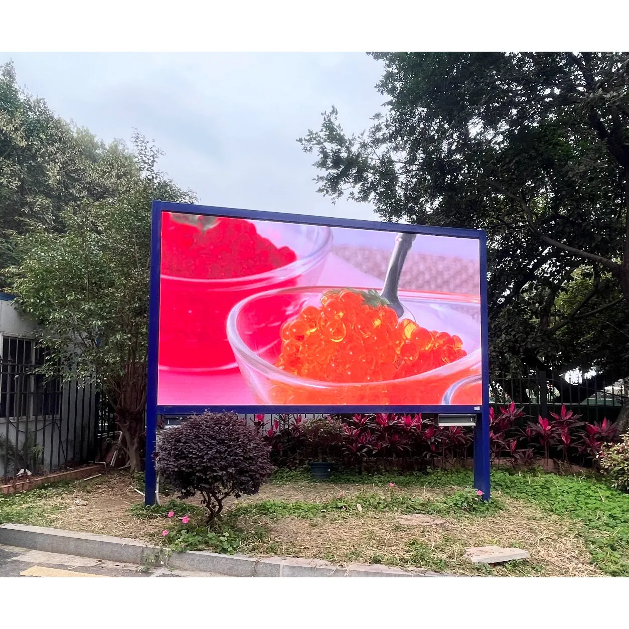 Full Color LED Screen Waterproof Outdoor LED Display 3D Billboard 3-5 Years Warranty