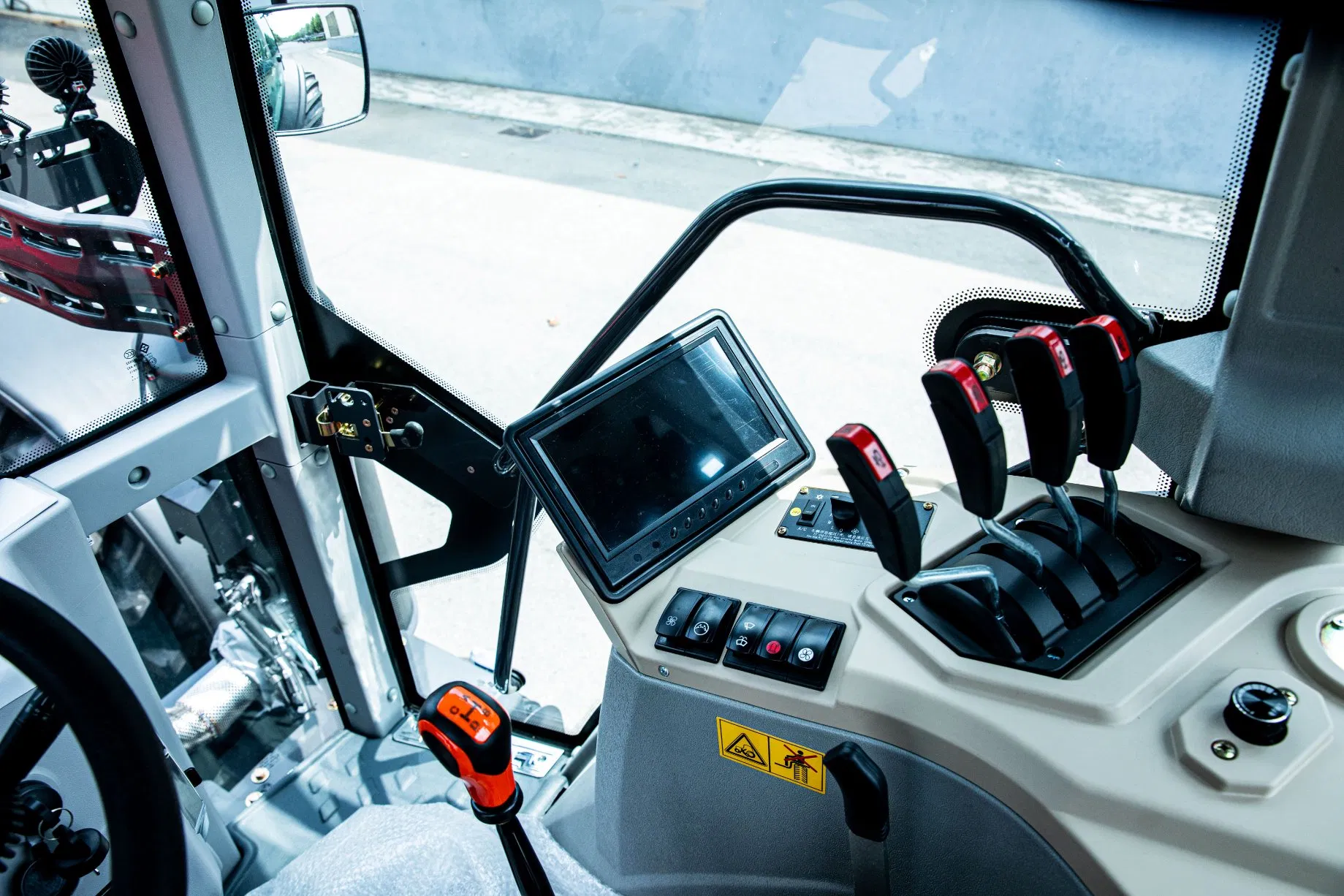 High-Performance 260HP Quantum Sensor Tractor for Soil Health