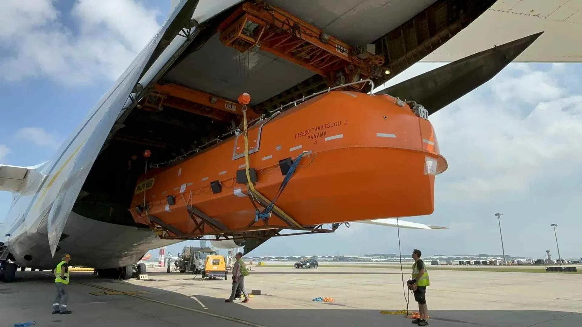 Air Freight Service From China to Sir Barry Bowen Municipal Airport— Freight Forwarding Services