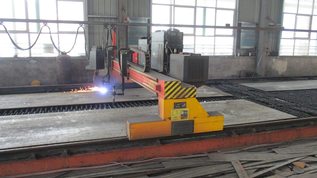 Advanced laser cutting machine for precision industrial manufacturing