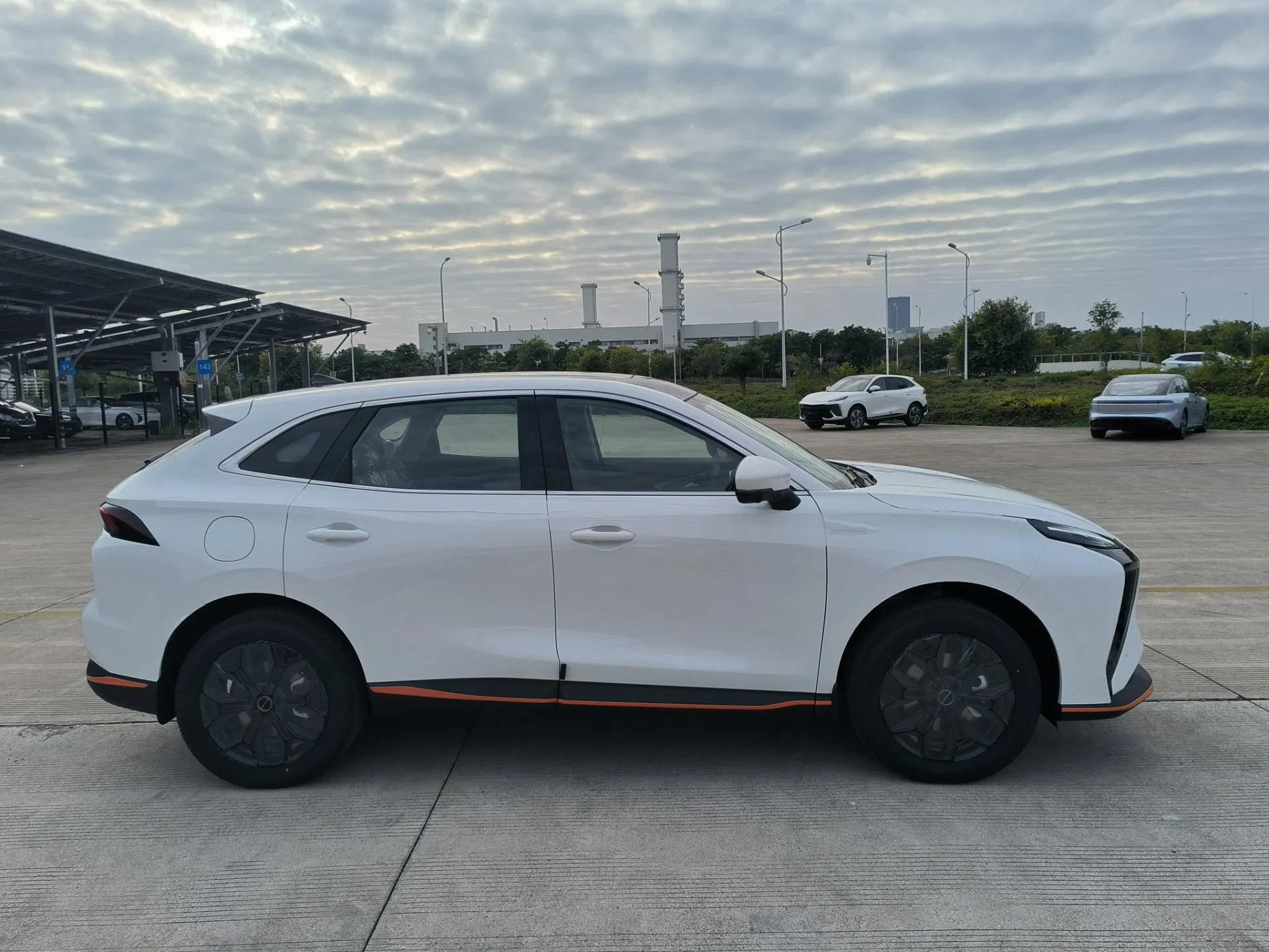 Friday 410 Compact SUV 4800mm Length Integral Body Structure Auto Electric Car