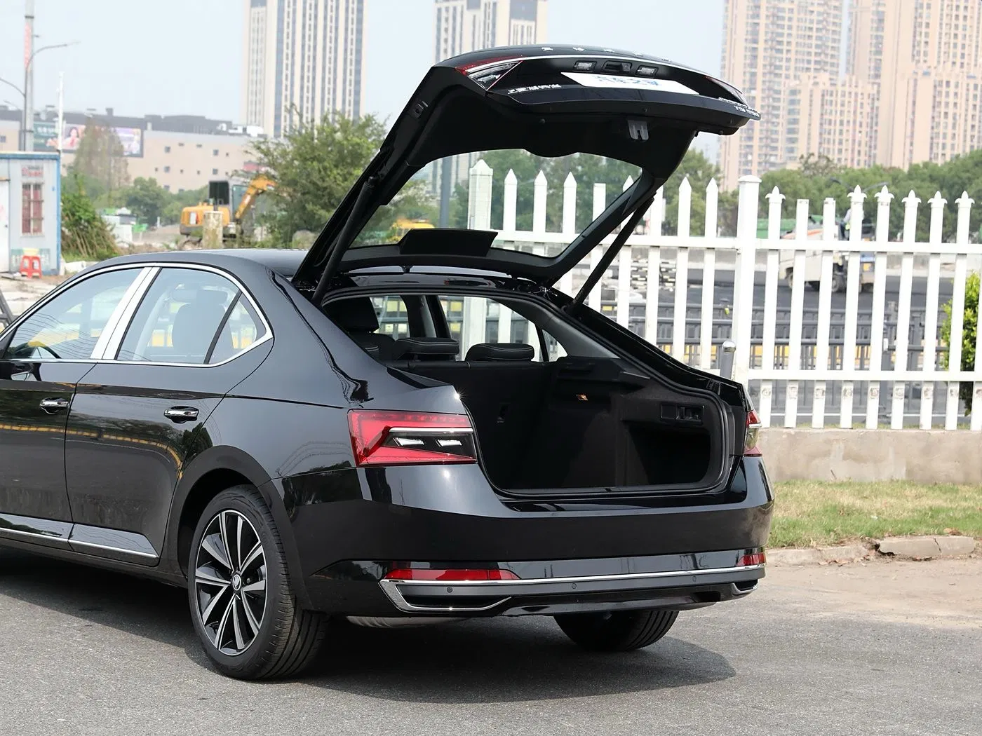 Value-Priced Family Hatchback - Perfect Middle Size for Families