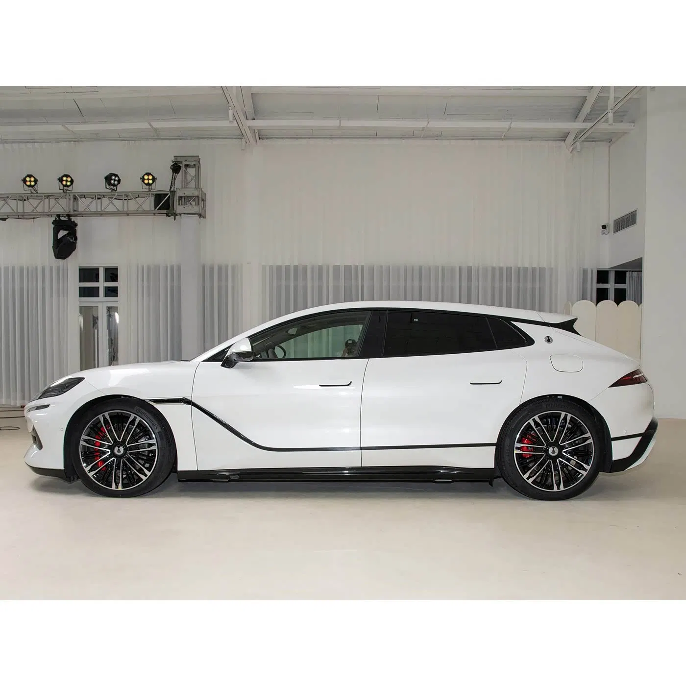 Denza Z9 4WD PRO 1100km Long Range Hatchback Electric Car Plug in Hybrid EV Car