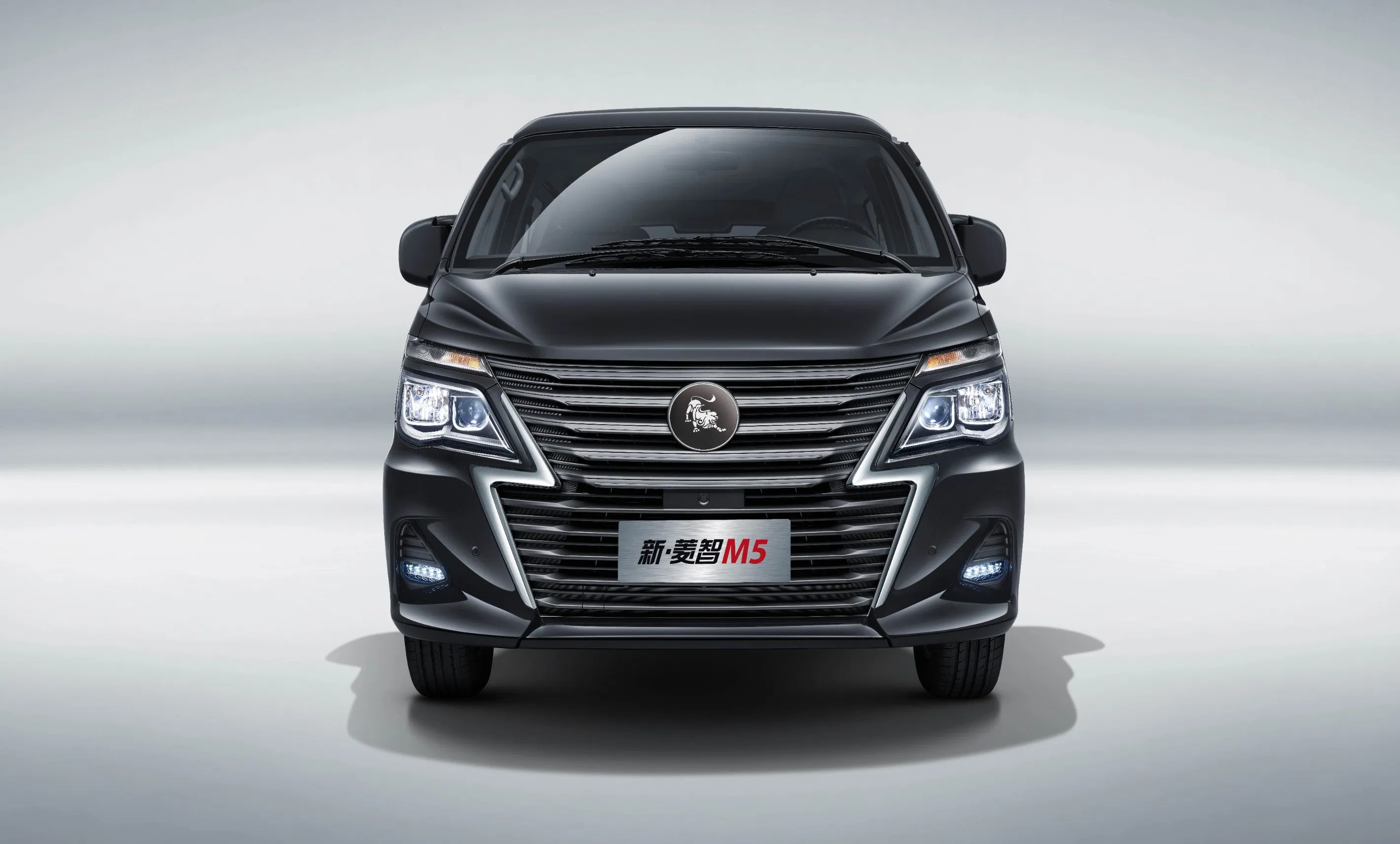 Forthing Reliable Cargo Vehicle Lingzhi M5 MPV Leaf Spring Suspension Minivan