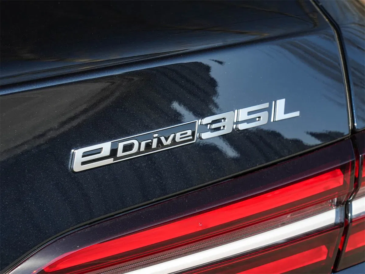 BMW i5 luxury interior