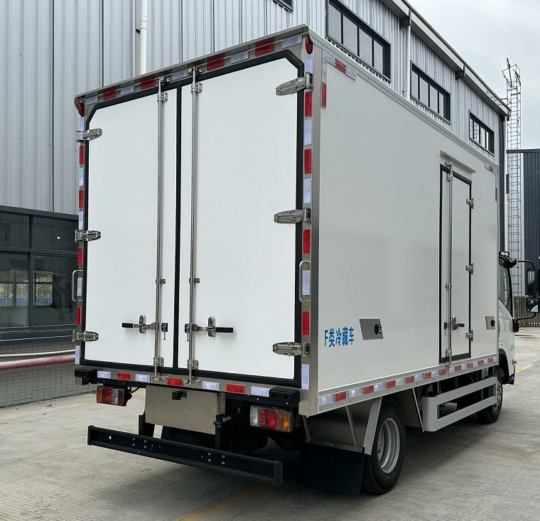 Dubai Airport Catering Commercial Refrigerated Vehicle