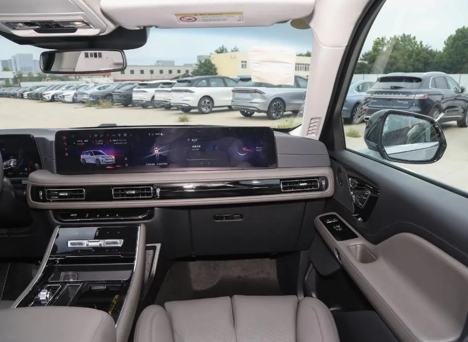 Lincoln Aviator Photo 2